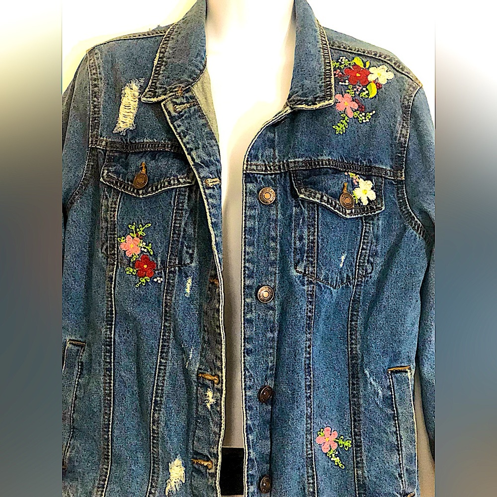 Wax Jeans Denim Jacket With Floral Embroidery. 100% Cotton Woman’s Size Medium